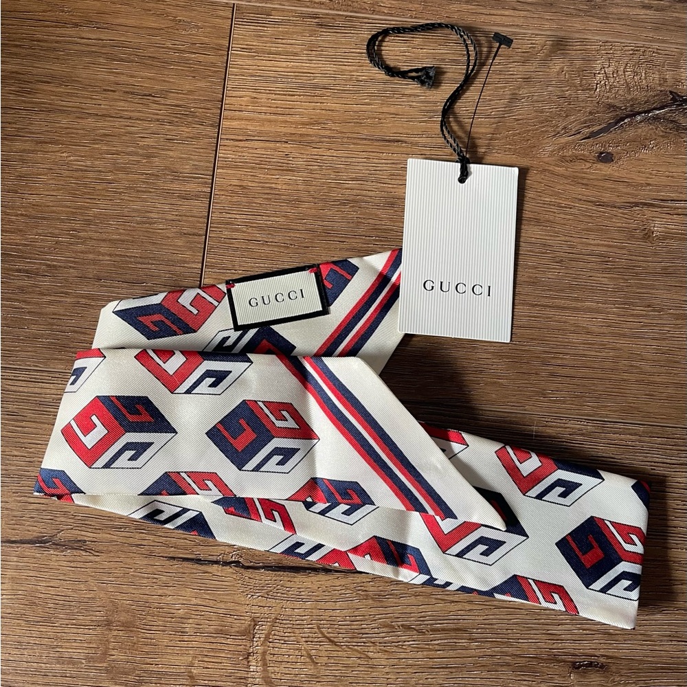 GUCCI-AUTHENTIC (NWT) Blue/Cream/Red Silk Twilly Scarf - Picture 2 of 10